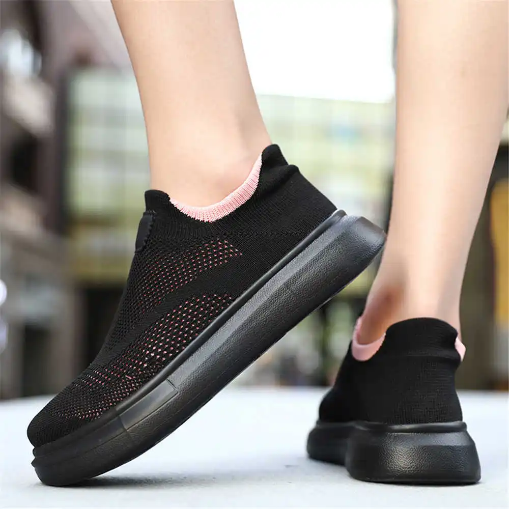 Women'S Accessories Wholesale Suppliers - جوارب رياضية للنساء ، أحذية بنية