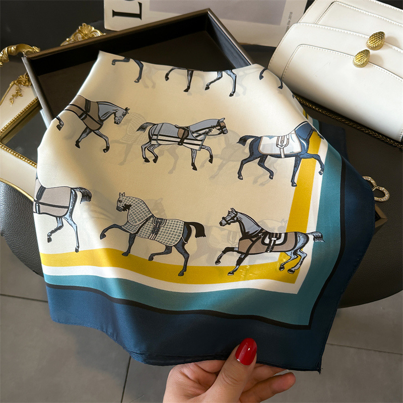 وشاح حريري مربع فاخر بطبعة حصا - مراجعة Women Accessories Brands وسعره
