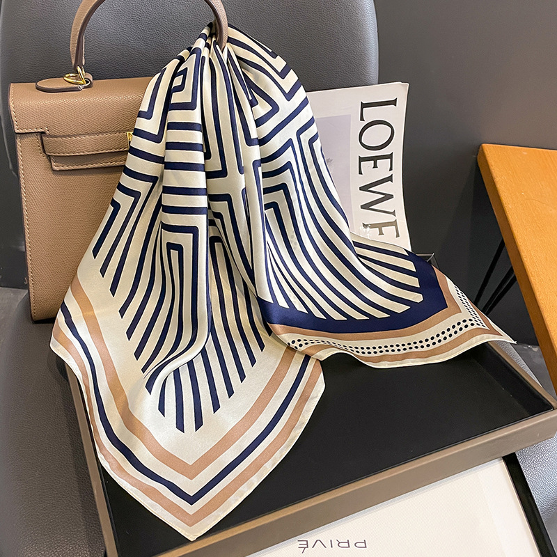 العلامة التجارية الفاخرة منديل - مراجعة Women Accessories Brands وسعره