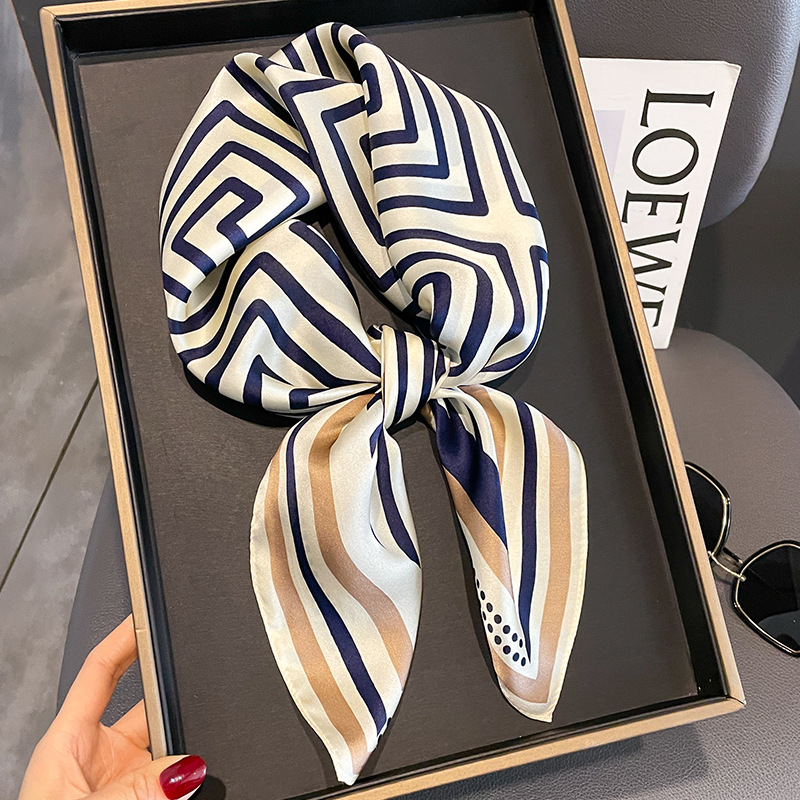 العلامة التجارية الفاخرة منديل - مراجعة Women Accessories Brands وسعره